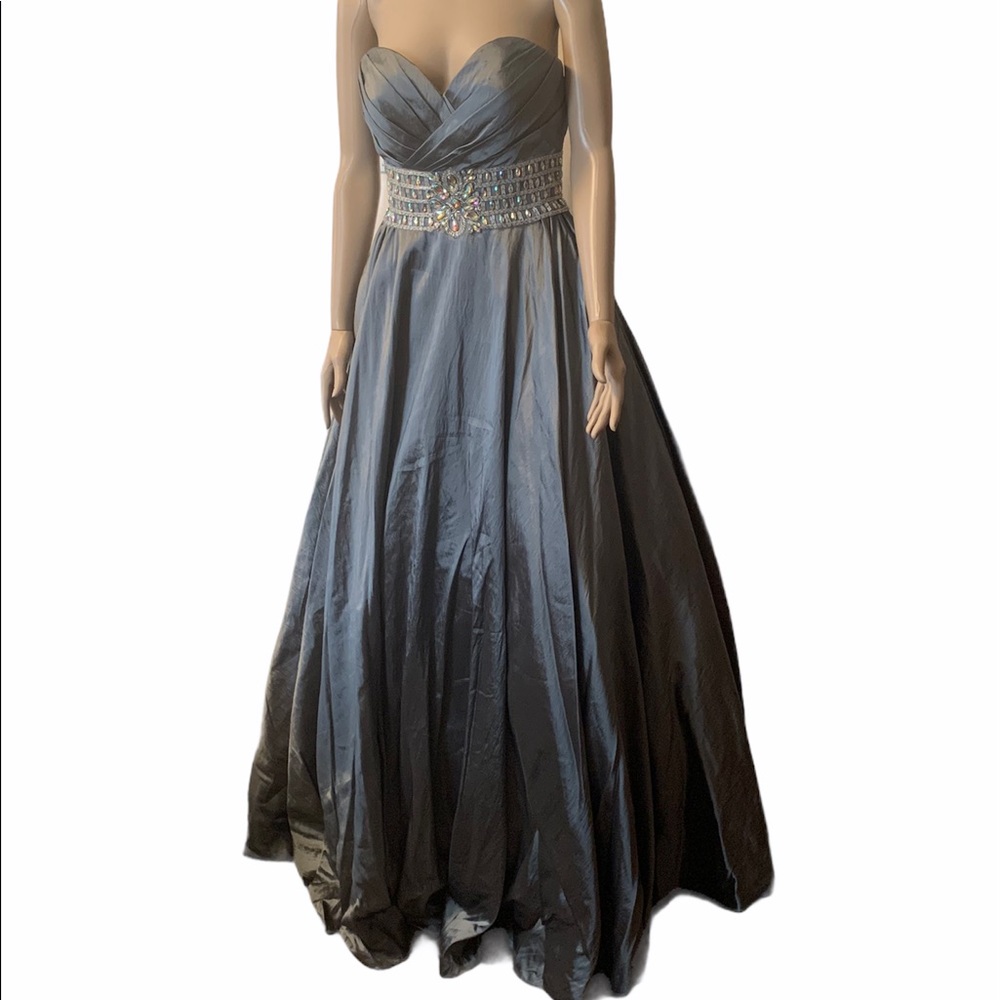 Sleeveless silver shimmery formal/prom dress - 6